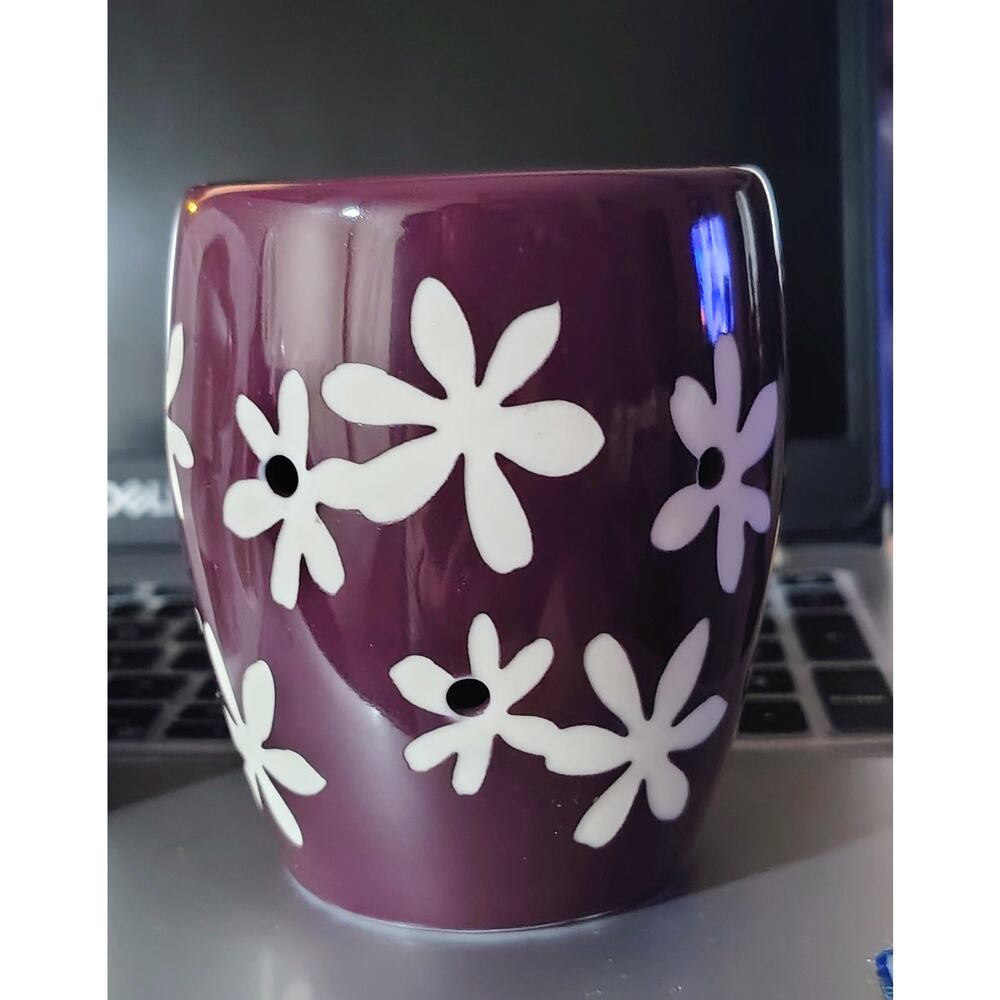Authentic Scentsy "Lei" Plug-In Wickless Wax Warmer - (Retired)